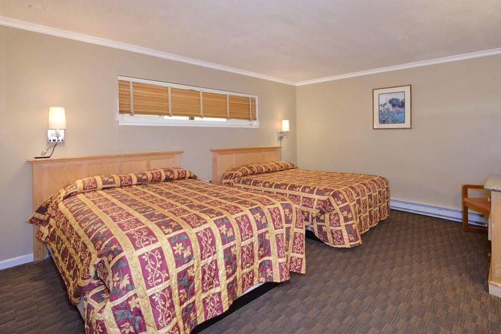 Surf Motel And Gardens Fort Bragg Exterior photo